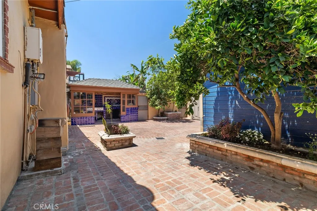 1729 W 51st Place, Los Angeles, California 90062 home-pic-38